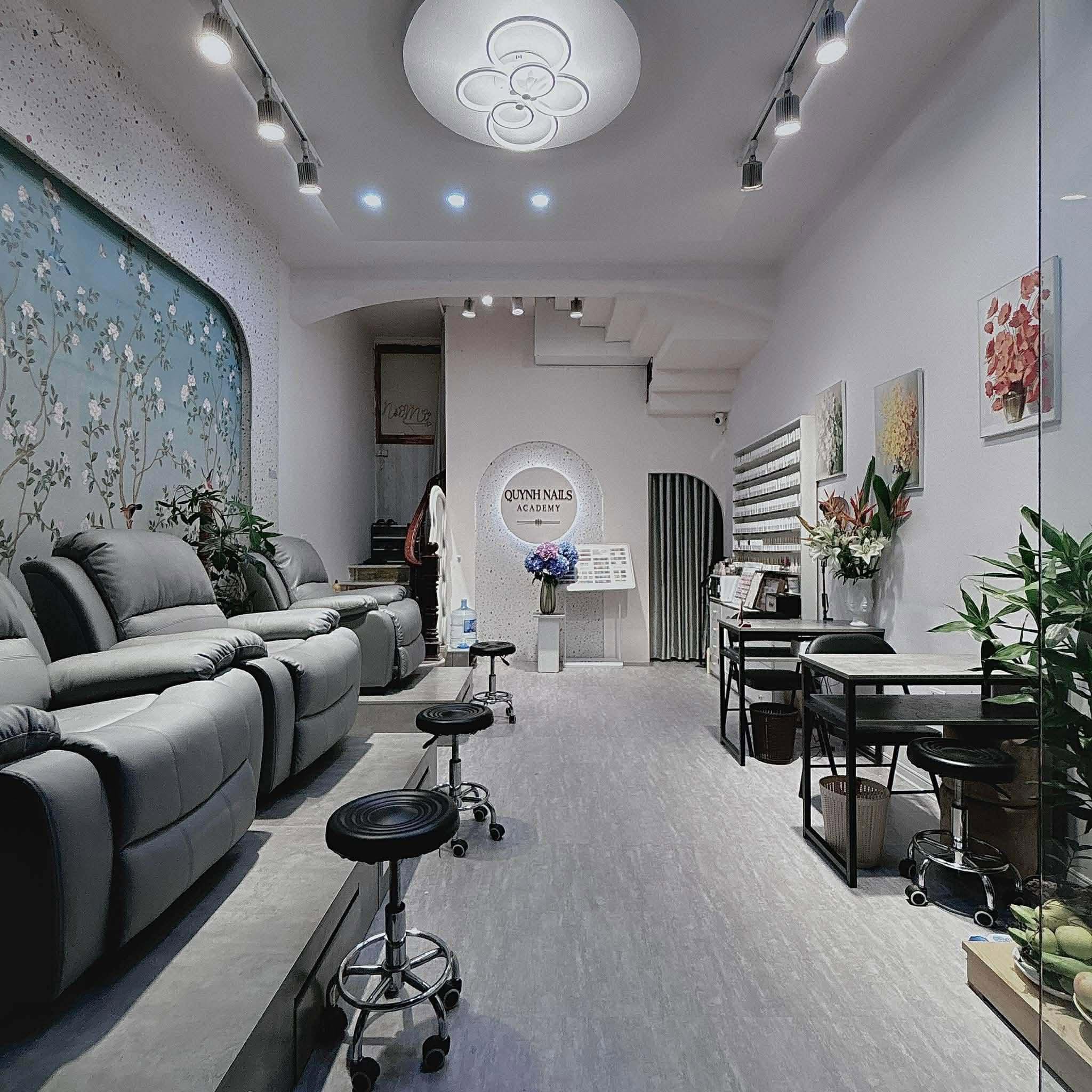 Thực chiến nghề Nails tại VietWings