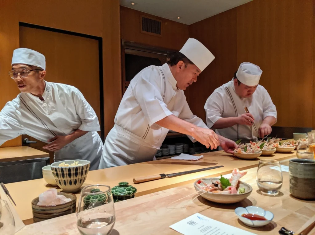 Phụ bếp sushi