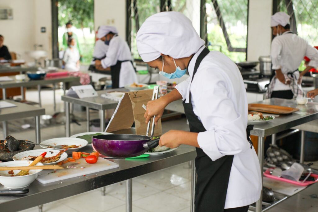 Phụ bếp